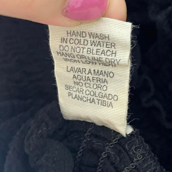 Illa Illa Black Smocked Cross Over Tie Crop-top - Picture 5 of 5